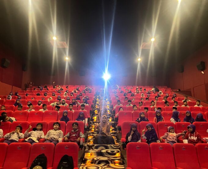 Penguatan Pendidikan Karakter, Siswa Kelas 3 dan 4 MI An Nashriyah Lasem Tonton Film Cyberbullying di NSC Rembang
