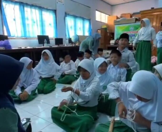 Siswa-siswi MI An Nashriyah Matangkan Persiapan Jelang Pesta Siaga