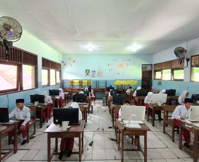 Langkah Mantap Menuju TKA : Simulasi MI An Nashriyah Berjalan Tertib dan Antusias