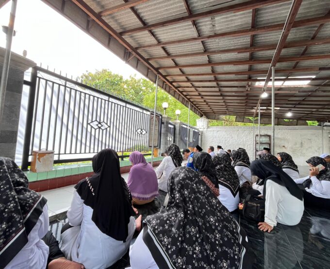 “Langkah Penuh Berkah, Keluarga Besar MI An Nashriyah Ziarah Sunan Bonang”