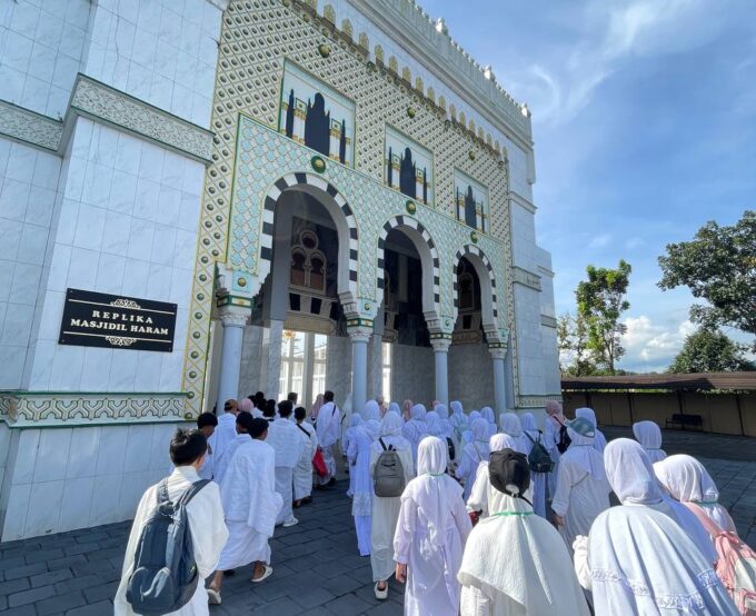 Mengenal Ibadah Haji Sejak Dini, 100 Siswa MI An Nashriyah Ikuti Outing Class Religius